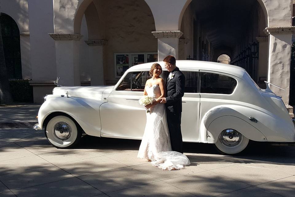 Having Classic Car Rental or Hiring Limos – Which is Best for Wedding