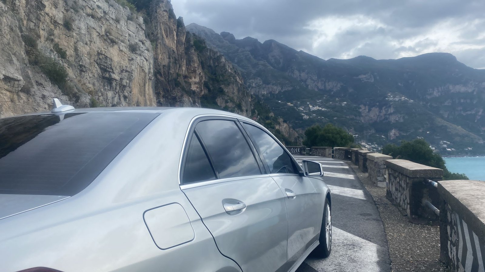 The Pinnacle of Travel: Limousine Excellence from Rome to Ravello